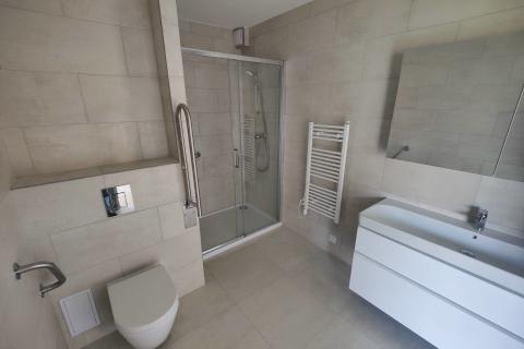 Ernesto mobiele zorgwoning in de tuin - Badkamer 2- 50m² Maasmechelen